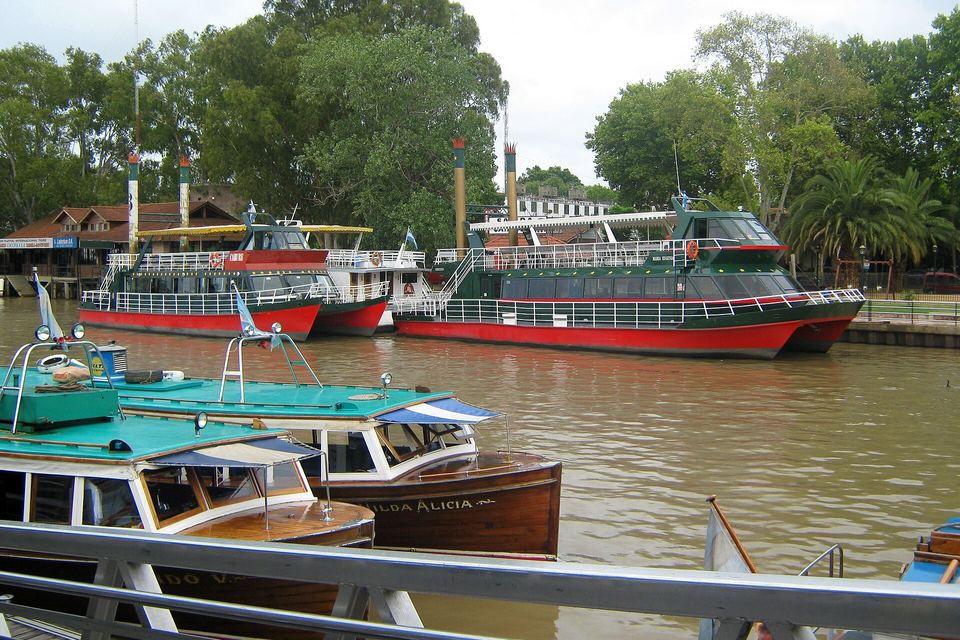 Boats and a catamaran on the Tigre river, in front of the river station
