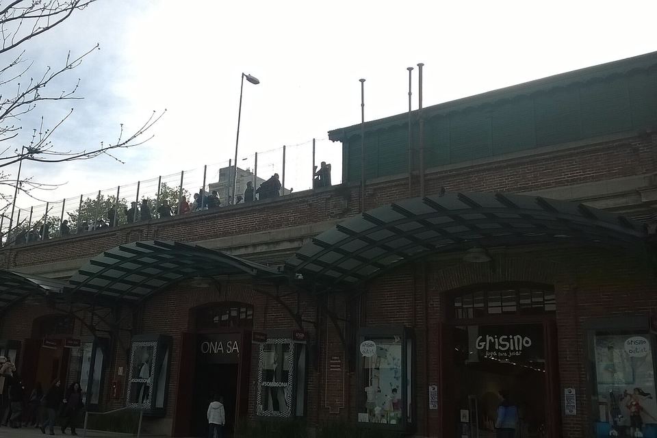 Distrito Arcos stores under the brick railway arches