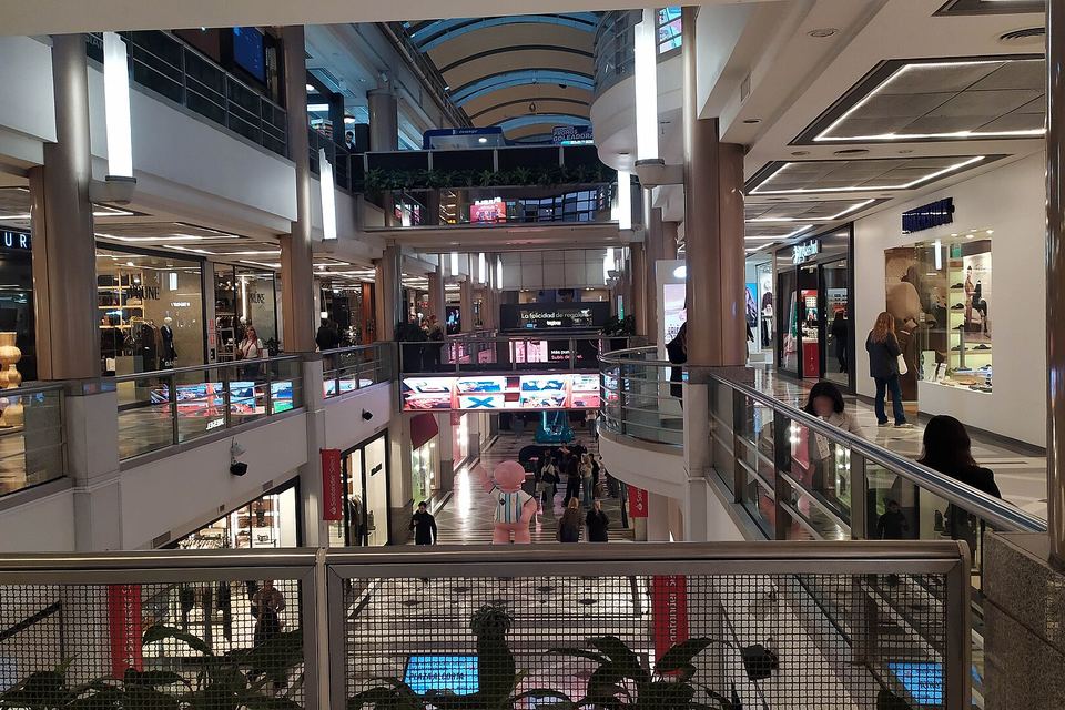 Interior of Paseo Alcorta mall